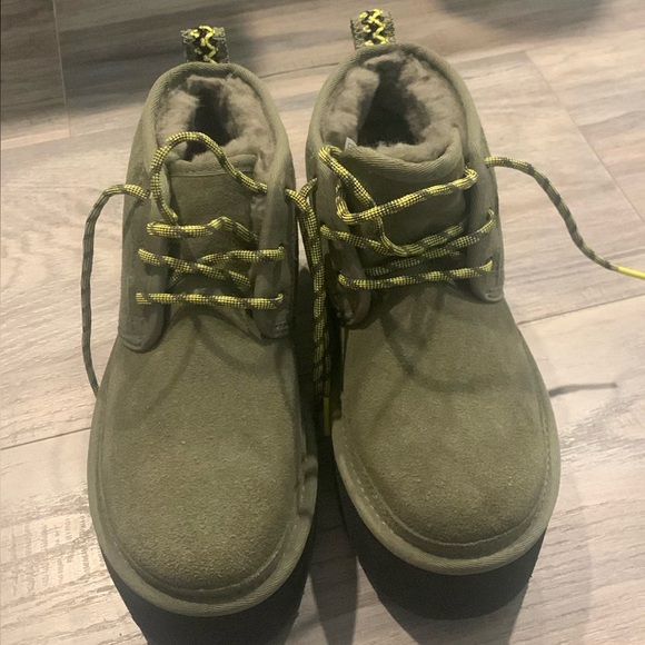 Ugg Women’s Shearling Heritage Boots - Picture 2 of 5